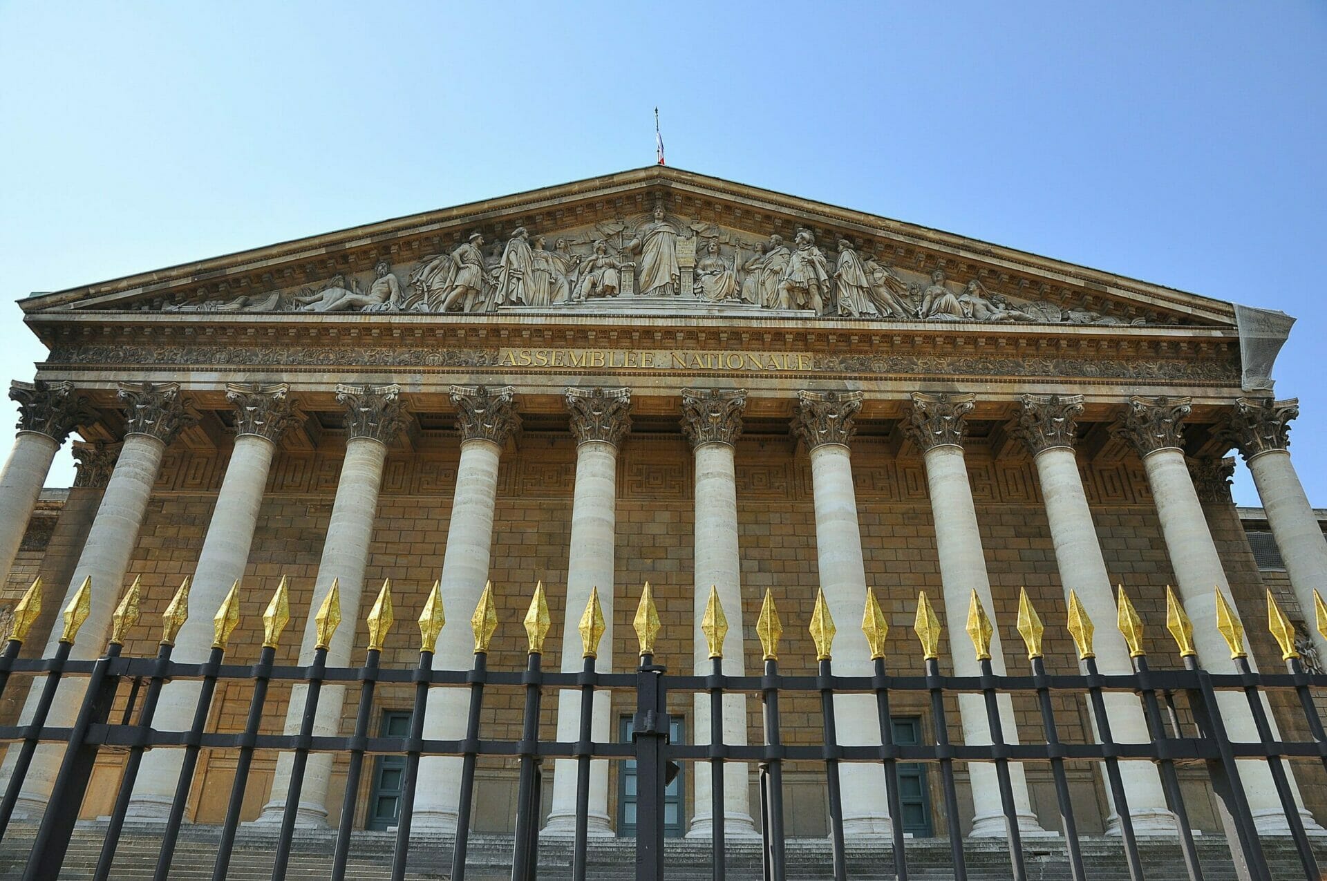 Louis diplômé Audencia attaché parlementaire