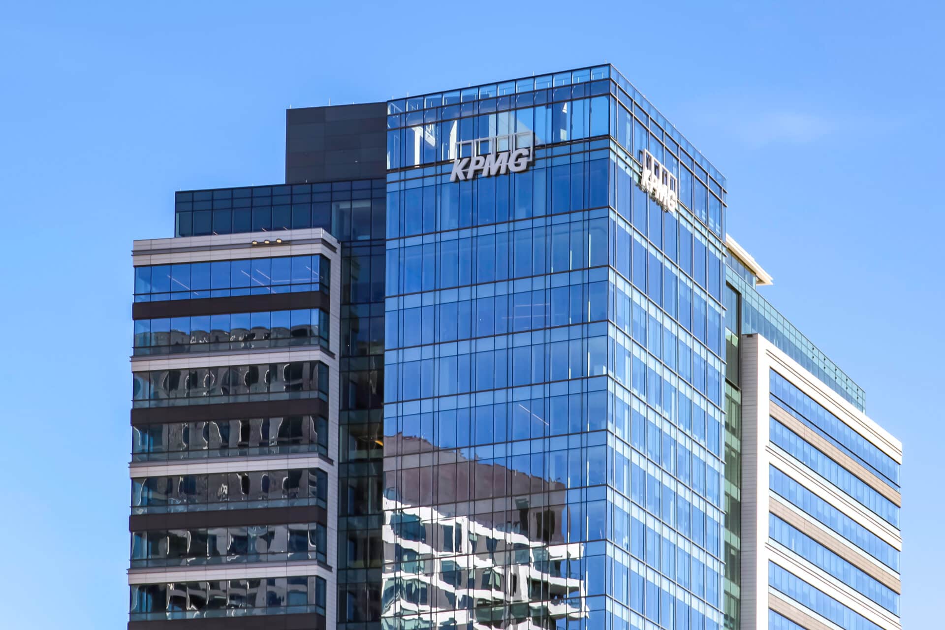 KPMG ambitionne de recruter 2 700 talents en 2022-2023.