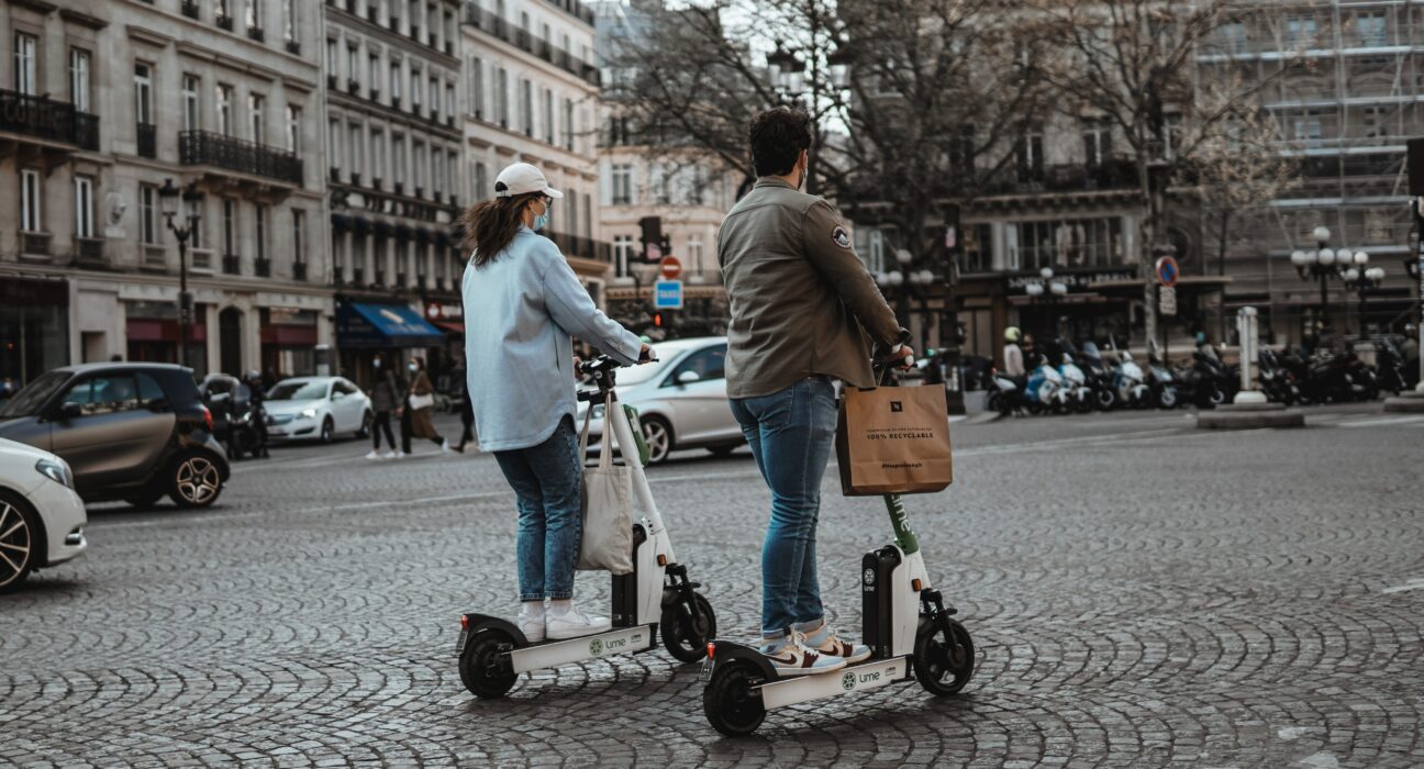 Les trottinettes électriques bientôt interdites à Paris ?