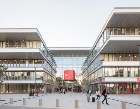 emlyon