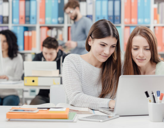 choisir école de commerce